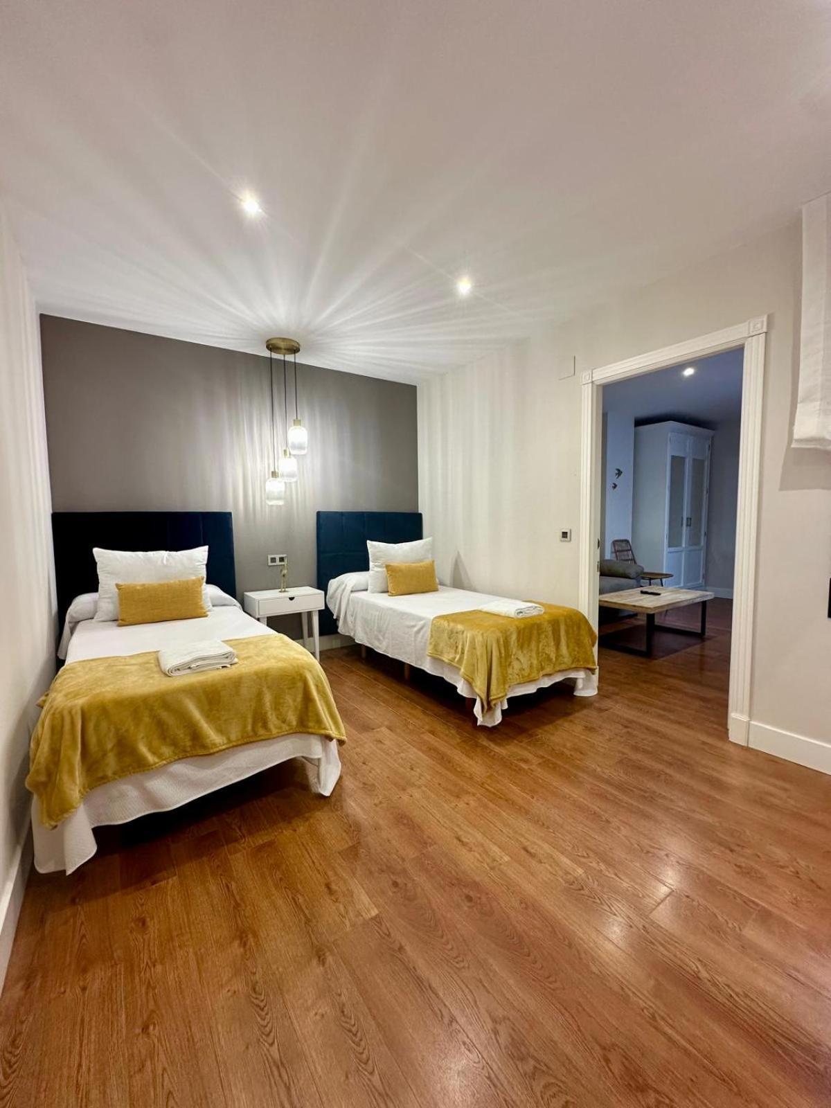 Apartamentos Puente Romano Suites Merida Exterior foto